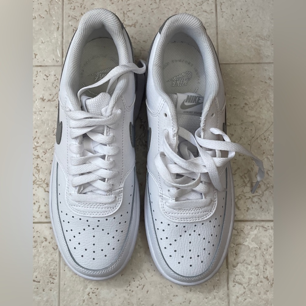 Nike - women court vision low shoes 8.5